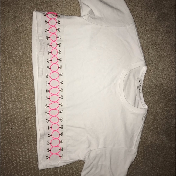 ADORABLE LF CRISS CROSS BUNGEE CROP TEE - Picture 4 of 6